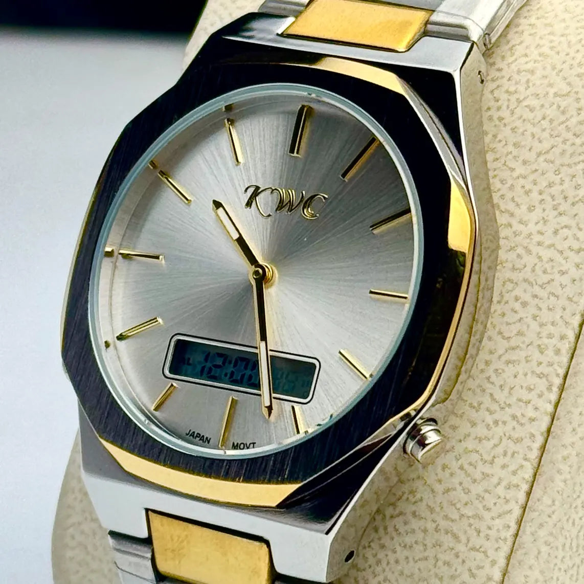 KWC K-302-AD analog digital watch, Two-Tone White dial close-up