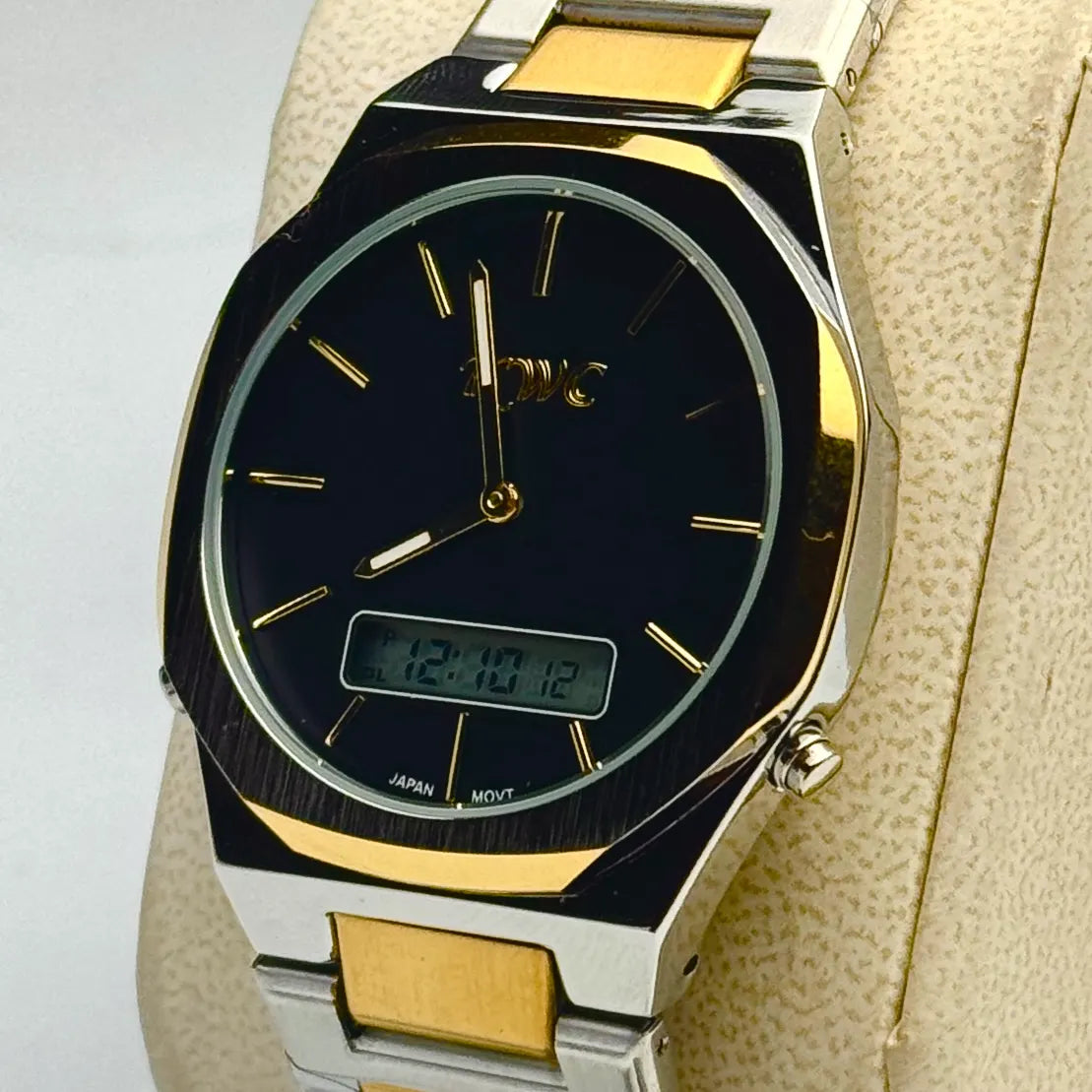 KWC K-302-AD analog digital watch, Two-Tone Black dial close-up