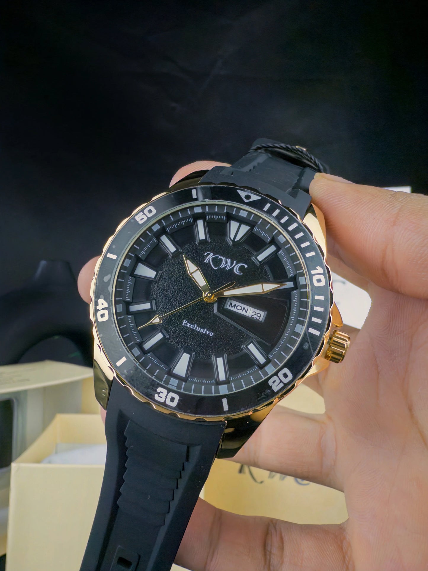 K-555 | GOLDEN CASE BLACK DIAL